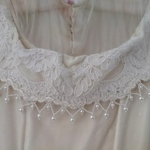Vintage Silk & Velvet Wedding Dress Pearl & Lace - Picture 3 of 9